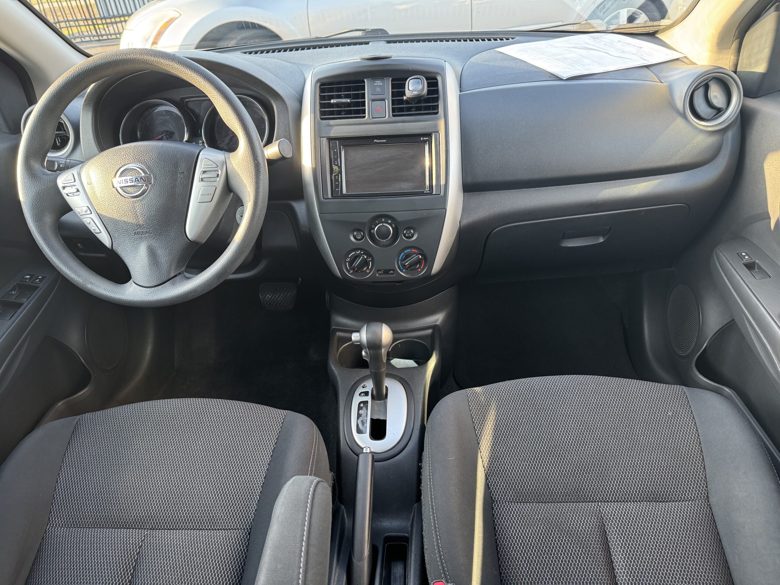 2016 Nissan Versa Sedan SV - Photo 10