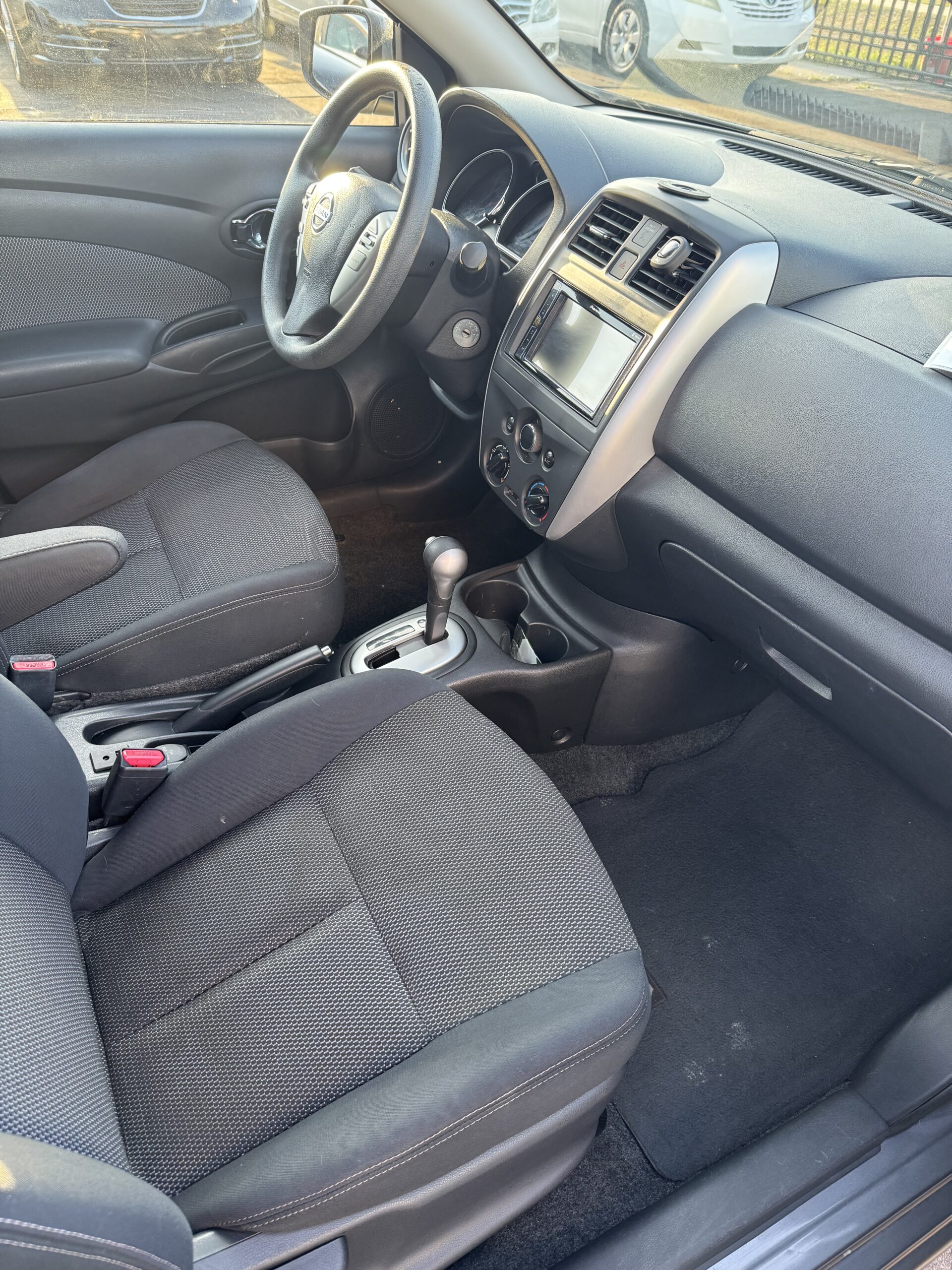 2016 Nissan Versa Sedan SV - Photo 11